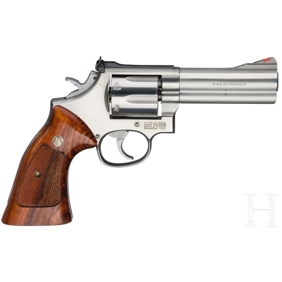 A Smith & Wesson Mod. 686, "The .357 Combat Magnum Stainless", as n.i.b.