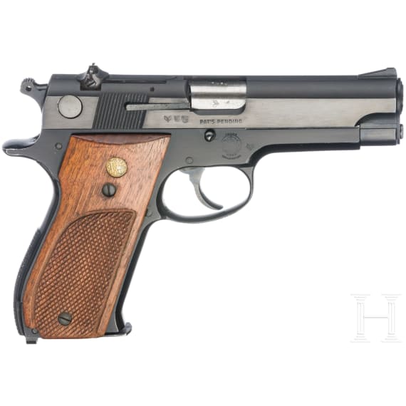 A Smith & Wesson Mod. 39-2, in box