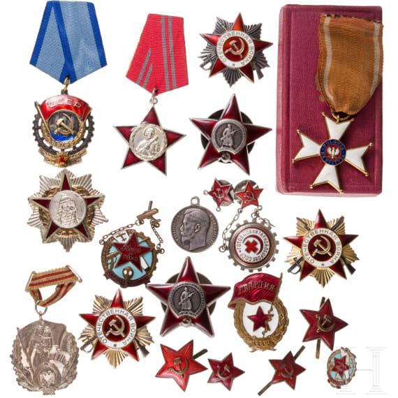 Zaristische Tapferkeitsmedaille und 17 sowjetische Auszeichnungen bzw. Kleinabzeichen, Russland ab 1915/ Sowjetunion ab 1942