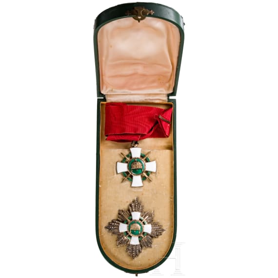 Orden der Heiligen Ungarischen Krone - Halsdekoration und Bruststern zum Kommandeur mit Schwertern und Kriegsdekoration, datiert 1942