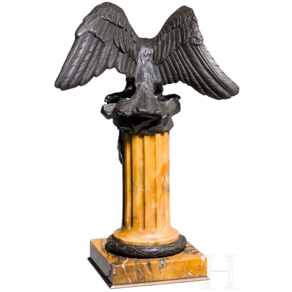 Tischadler auf gelber Marmors&auml;ule, 19. Jhdt.