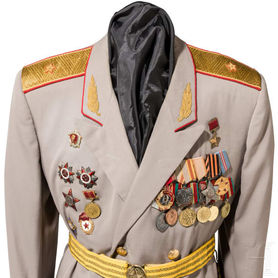 Uniformrock eines Generals, komplett mit Auszeichnungen, Sowjetunion ab 1960