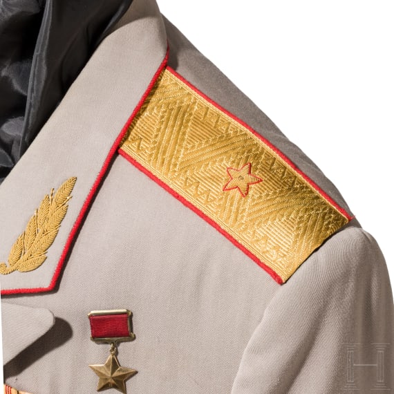 Uniformrock eines Generals, komplett mit Auszeichnungen, Sowjetunion ab 1960