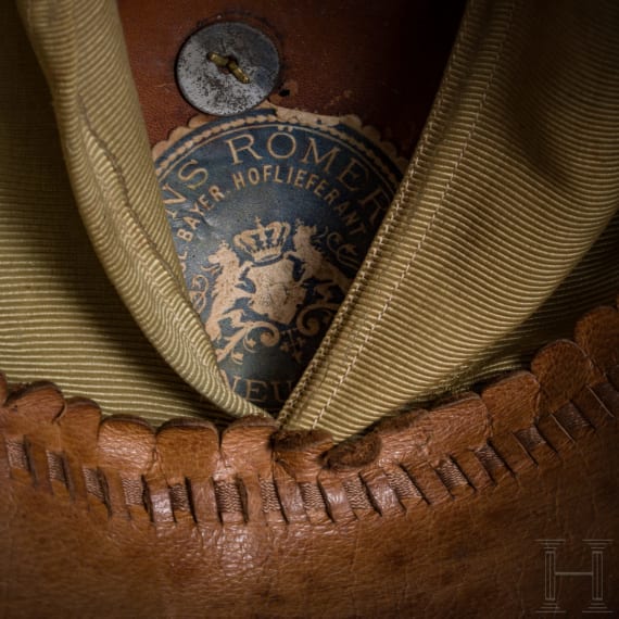 Helm M 1886 f&uuml;r Offiziere mit Tr&auml;gerfoto und zwei Dokumenten