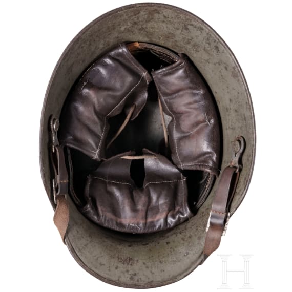 Stahlhelm M 16 mit Tarnanstrich