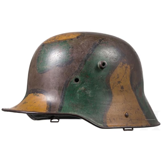 Stahlhelm M 16 mit Mimikry-Anstrich