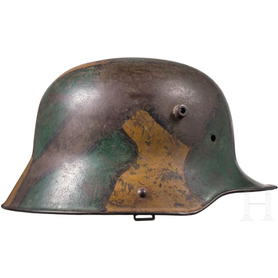 Stahlhelm M 16 mit Mimikry-Anstrich