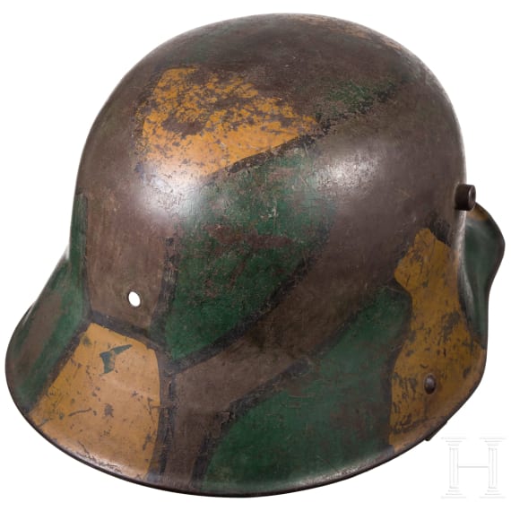 Stahlhelm M 16 mit Mimikry-Anstrich