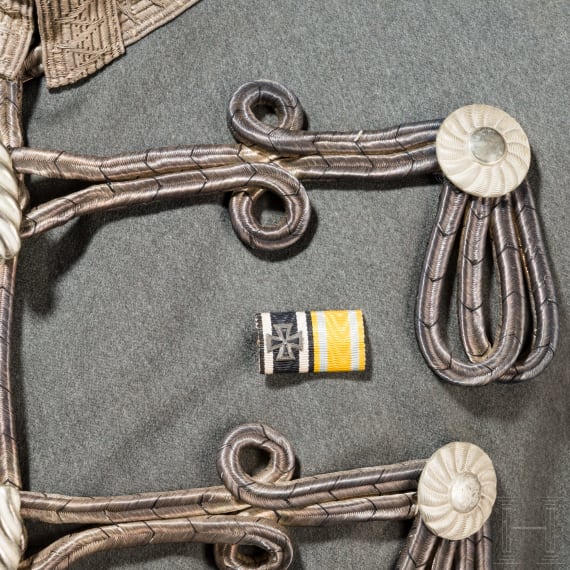 Feldgraue Attila der k&uuml;nftigen Friedensuniform M 15 f&uuml;r einen Leutnant der Husaren