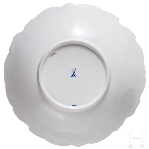 A cobalt blue and gold porcelain bowl and plate, Meissen, 1st half of the 20th century