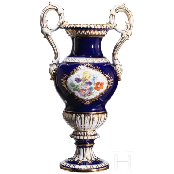 A cobalt-blue porcelain vase with flowers, Ernst August Leuteritz, 1855/60 (design), Meissen, 1924-34 (finish)