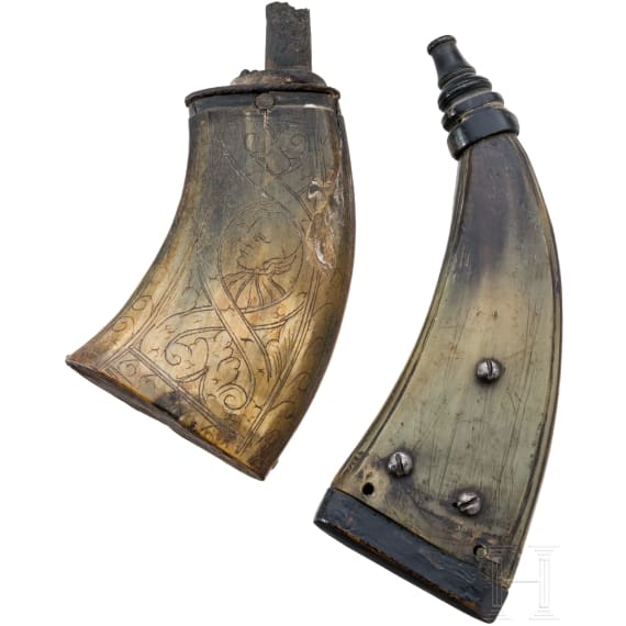 Zwei Horn-Pulverflaschen, deutsch, 17. /18. Jhdt