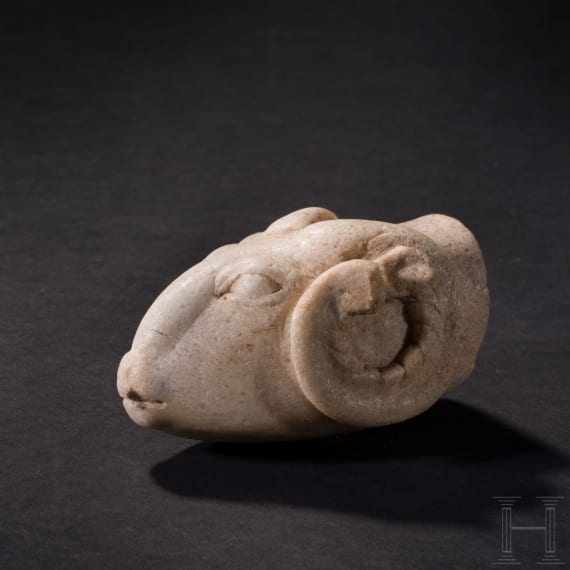 Widderkopf aus Marmor, sp&auml;tklassisch, 4. Jhdt. v. Chr.