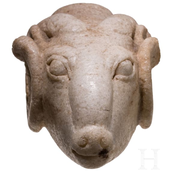 Widderkopf aus Marmor, sp&auml;tklassisch, 4. Jhdt. v. Chr.
