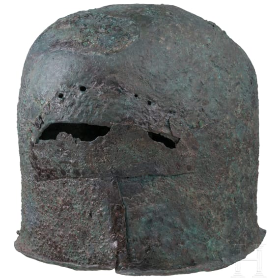 Rituell &uuml;berarbeiteter Bronzehelm f&uuml;r eine Bestattung, griechisch, 7. Jhdt. v. Chr.