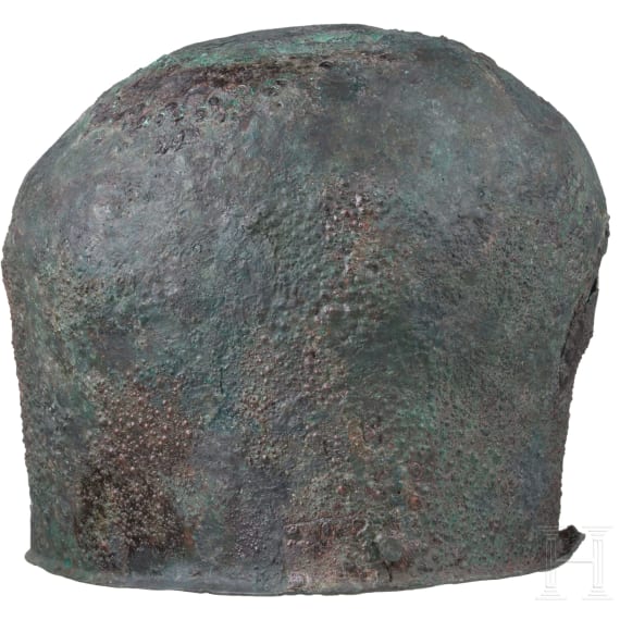 Rituell &uuml;berarbeiteter Bronzehelm f&uuml;r eine Bestattung, griechisch, 7. Jhdt. v. Chr.