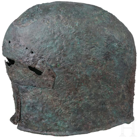 Rituell &uuml;berarbeiteter Bronzehelm f&uuml;r eine Bestattung, griechisch, 7. Jhdt. v. Chr.