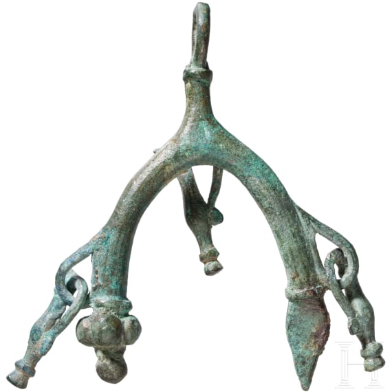 Bronzeanh&auml;nger mit drei stilisierten Kannen, archaisch, 8. - 7. Jhdt. v. Chr.