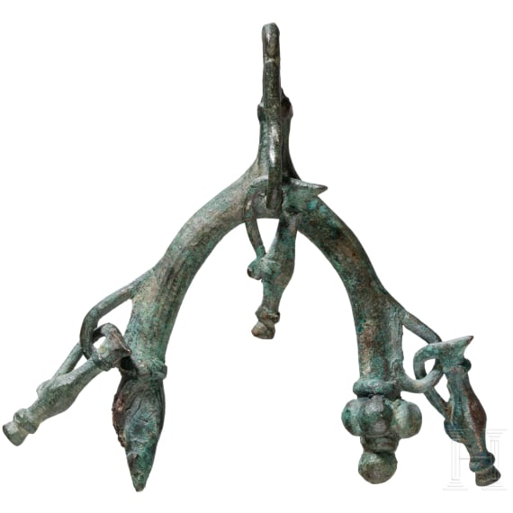 Bronzeanh&auml;nger mit drei stilisierten Kannen, archaisch, 8. - 7. Jhdt. v. Chr.