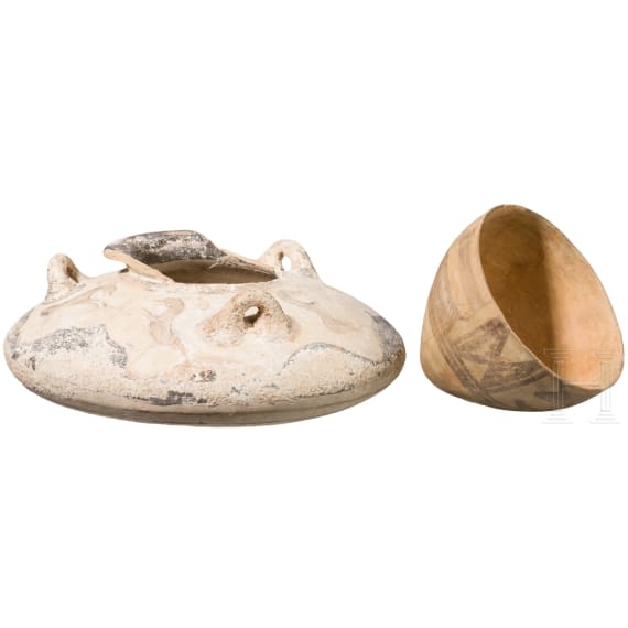 Kleine Schale und Gef&auml;&szlig; mit drei &Ouml;sen, 6.- 4. Jhdt. v. Chr.