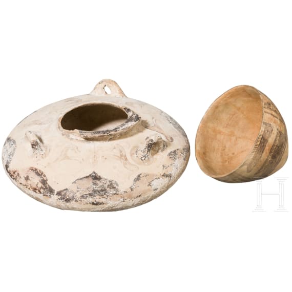 Kleine Schale und Gef&auml;&szlig; mit drei &Ouml;sen, 6.- 4. Jhdt. v. Chr.