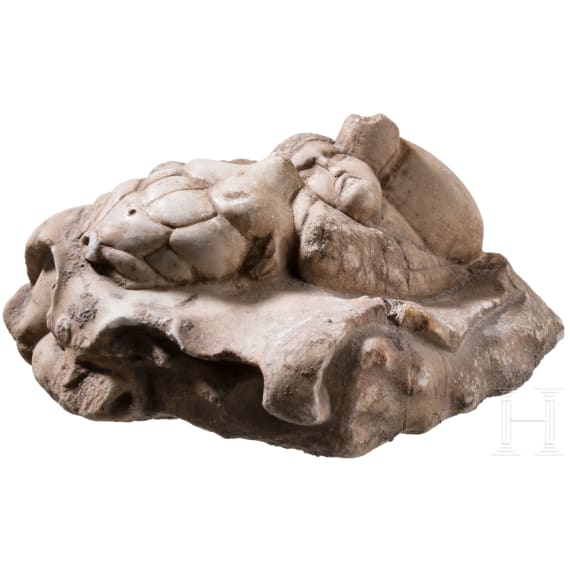 Fragment eines marmornen Mobiliars mit bizarren Motiven, provinzialr&ouml;misch, 2. - 3. Jhdt. n. Chr.