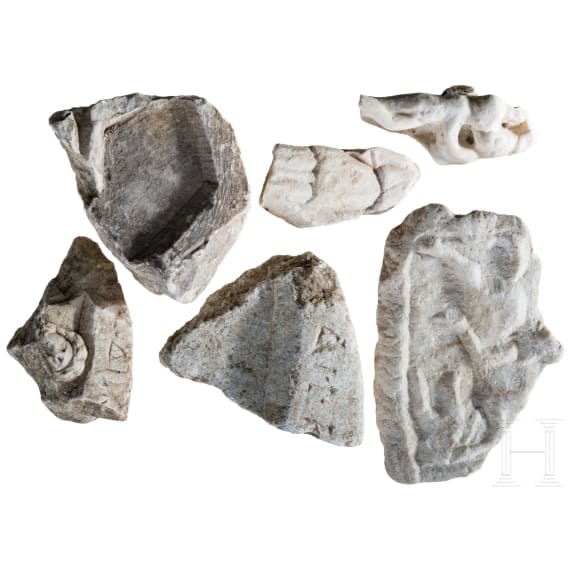 Sechs Fragmente von Reliefs und Stelen, teils mit Inschrift, r&ouml;mische Provinzen S&uuml;dosteuropas, 2. - 3. Jhdt. n. Chr.