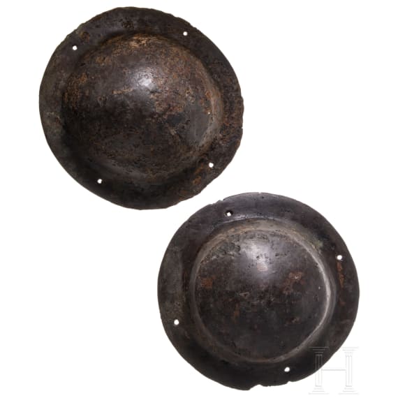 Zwei eiserne Schildbuckel, germanisch, 5. - 6. Jhdt. n. Chr.