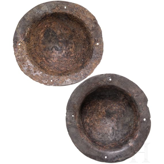 Zwei eiserne Schildbuckel, germanisch, 5. - 6. Jhdt. n. Chr.