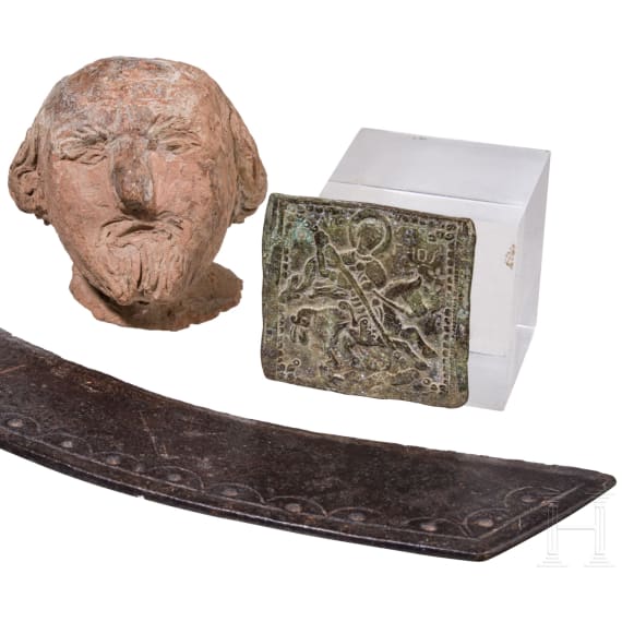 Bronzene Reiseikone mit Heiligem Georg, Tonkopf eines Mannes, Punzverzierte Hippe aus Eisen, 18. - 19. Jhdt.
