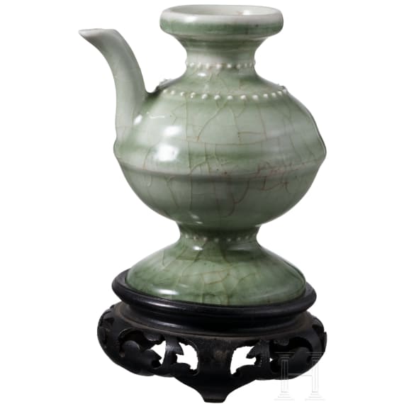 Bedeutendes und seltenes kleines Seladon-K&auml;nnchen, China, Ming-Dynastie, wohl Yongle-Periode, 14./15. Jhdt.
