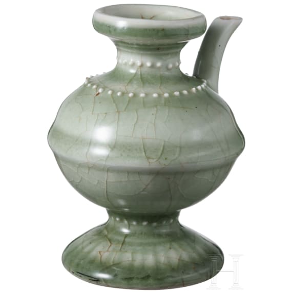 Bedeutendes und seltenes kleines Seladon-K&auml;nnchen, China, Ming-Dynastie, wohl Yongle-Periode, 14./15. Jhdt.