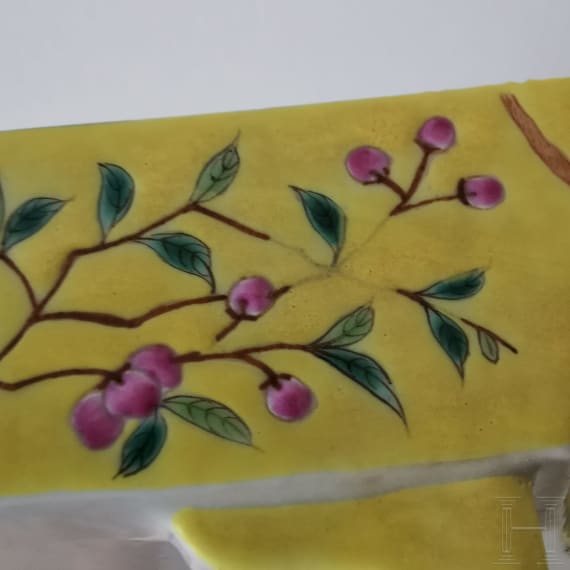 Seltenes Famille-Rose-Becken mit Narzissen, China, wohl Guangxu-Periode, 19./20. Jhdt.
