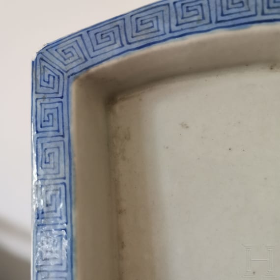 Seltenes Famille-Rose-Becken mit Narzissen, China, wohl Guangxu-Periode, 19./20. Jhdt.
