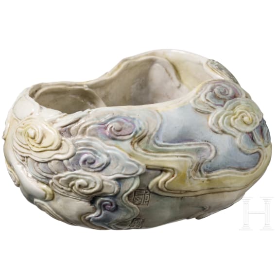 Kleines, seltenes, reliefiertes Wassergef&auml;&szlig;, China, wohl Qianlong-Periode, 18. Jhdt.
