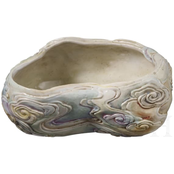 Kleines, seltenes, reliefiertes Wassergef&auml;&szlig;, China, wohl Qianlong-Periode, 18. Jhdt.