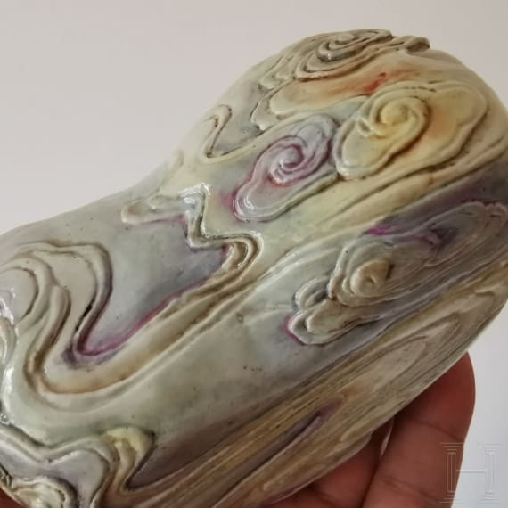 Kleines, seltenes, reliefiertes Wassergef&auml;&szlig;, China, wohl Qianlong-Periode, 18. Jhdt.