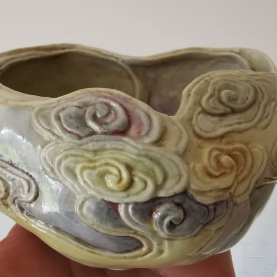 Kleines, seltenes, reliefiertes Wassergef&auml;&szlig;, China, wohl Qianlong-Periode, 18. Jhdt.