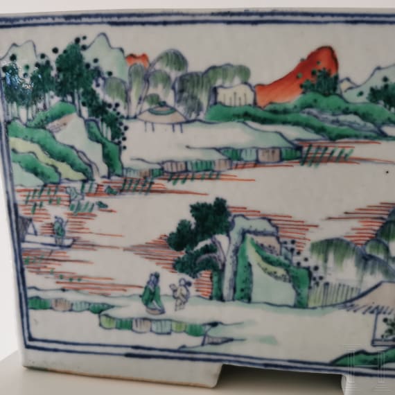 Famille-Rose-Blumentopf mit Fluss- und Berglandschaft, China, wohl Kangxi-Periode, 18. Jhdt.