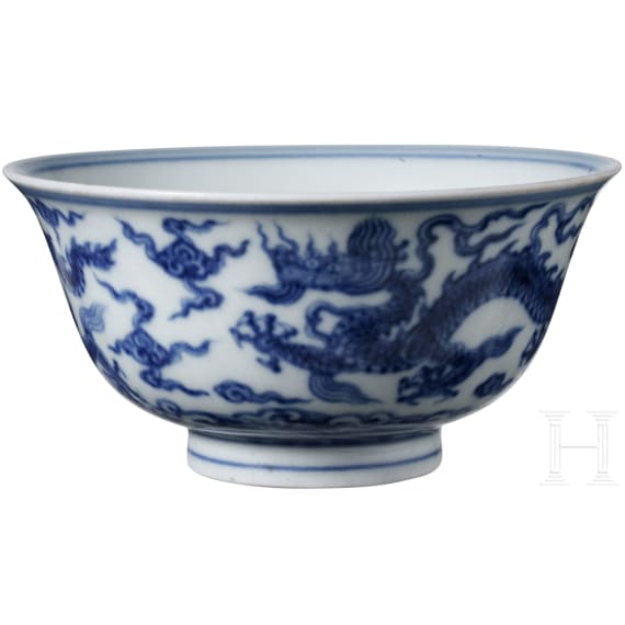 Blau-wei&szlig;e Drachenschale mit Yongzheng-Sechszeichenmarke, China, wohl Yongzheng-Periode, 18. Jhdt.