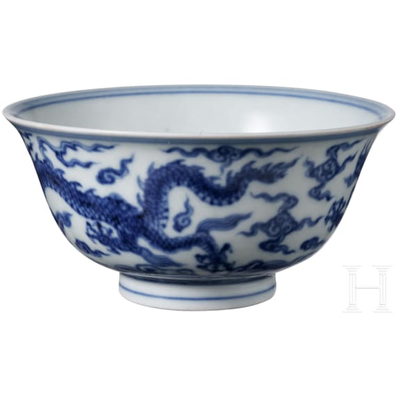Blau-wei&szlig;e Drachenschale mit Yongzheng-Sechszeichenmarke, China, wohl Yongzheng-Periode, 18. Jhdt.