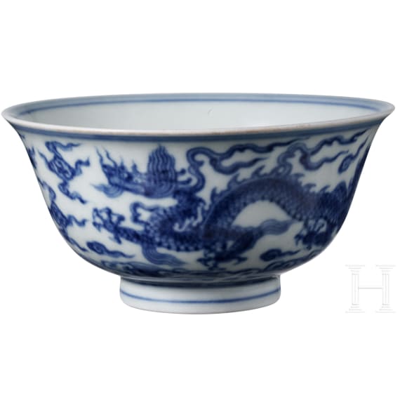 Blau-wei&szlig;e Drachenschale mit Yongzheng-Sechszeichenmarke, China, wohl Yongzheng-Periode, 18. Jhdt.