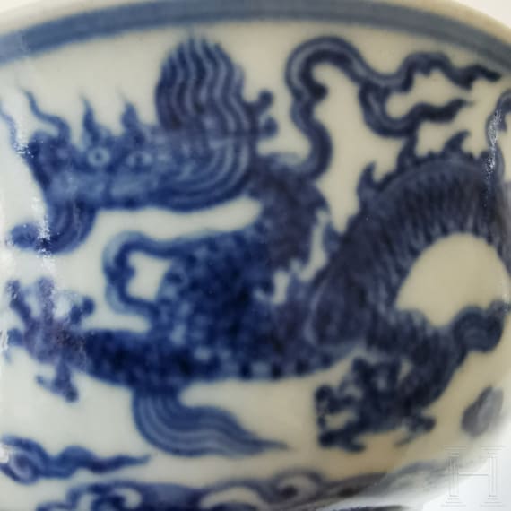 Blau-wei&szlig;e Drachenschale mit Yongzheng-Sechszeichenmarke, China, wohl Yongzheng-Periode, 18. Jhdt.