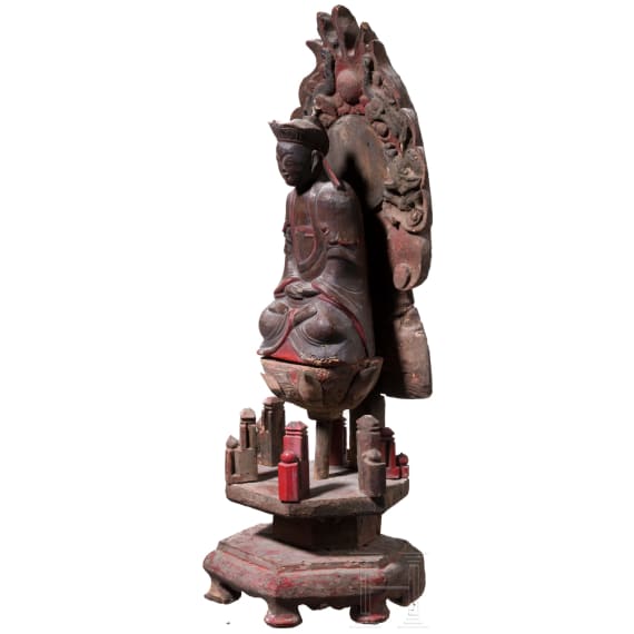 Bemalte Holzstatue des Buddha Amithaba, China, 18. Jhdt.