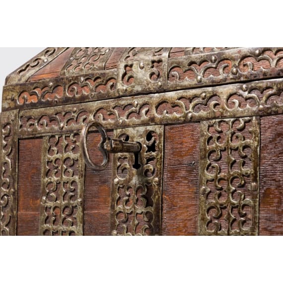 Eisenbeschlagene Kassette, wohl Portugal, 17./18. Jhdt.