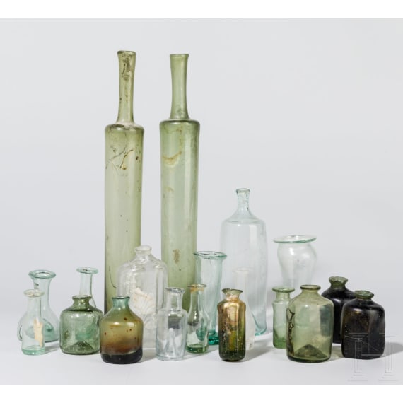 19 Glasfl&auml;schchen, 17. - 19. Jhdt.