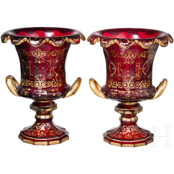 Zwei kleine Kratervasen mit Golddekor, B&ouml;hmen, um 1900