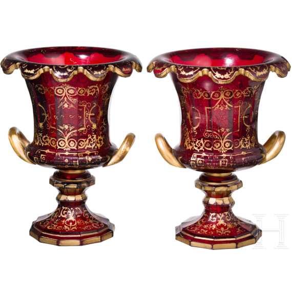 Zwei kleine Kratervasen mit Golddekor, B&ouml;hmen, um 1900