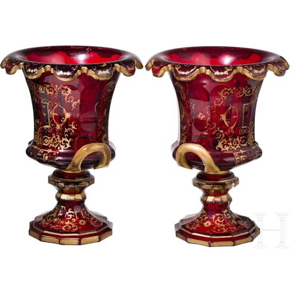 Zwei kleine Kratervasen mit Golddekor, B&ouml;hmen, um 1900