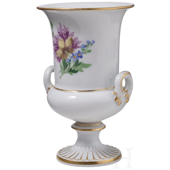 A small porcelain vase and a porcelain plate with flowers, Meissen, 1924-34